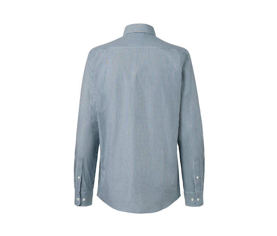 Detailansicht eines gestreiften Hemds, Modern Fit.