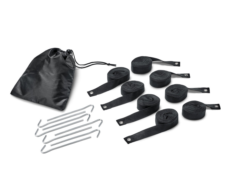 Schwarze Tasche, Heringe und aufgerollte schwarze Bänder mit Metallösen für das Turbo-Badminton-Set.