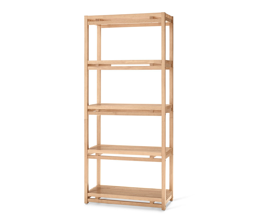 Ein hellbraunes Holzregal mit vier Regalböden.