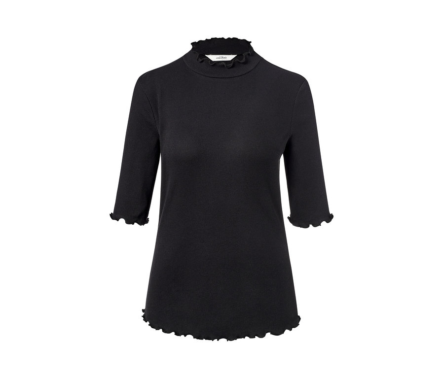 Schwarzes Halbarmshirt.