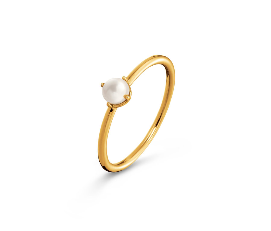 Nahaufnahme eines zarten Rings mit Süßwasserzuchtperle.