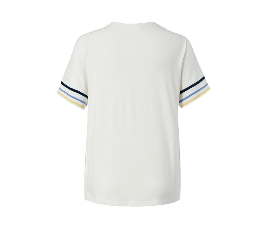 Weißes Blusenshirt mit kurzen Ärmeln und blau-gelben Streifen an den Ärmeln.