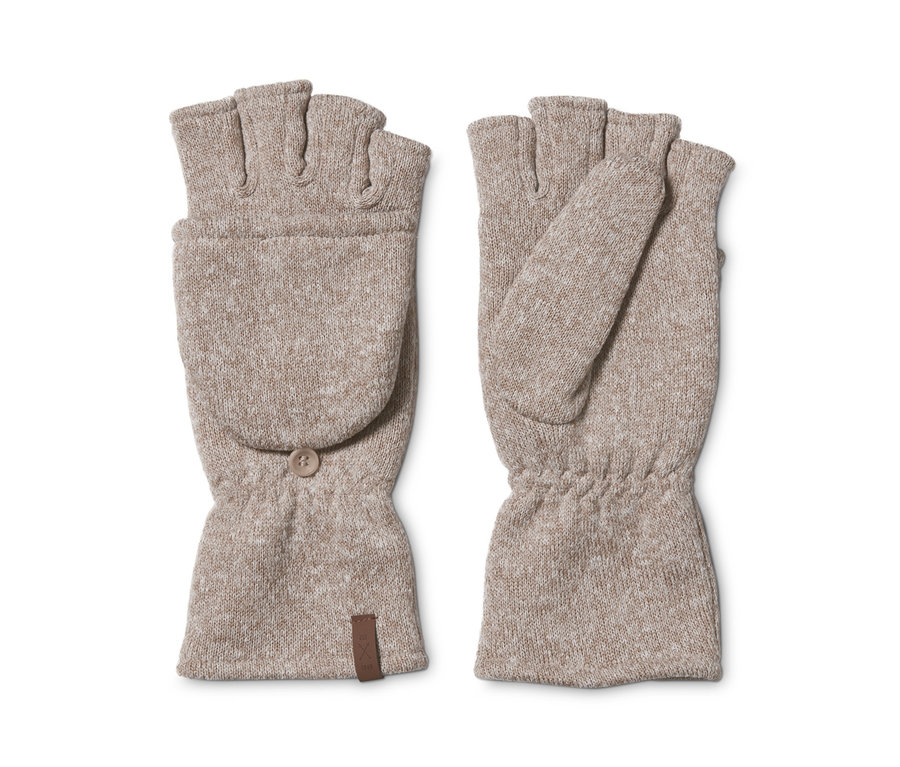 Zwei beige Strickfleece-Klappfäustlinge auf weißem Hintergrund.