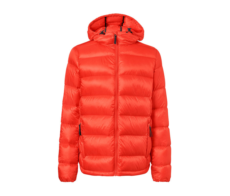 Orange Daunenjacke mit Kapuze und Reißverschluss.