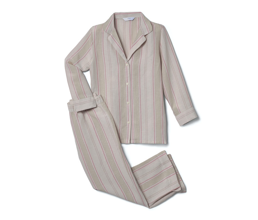 Gestreifter Leinen-Pyjama.