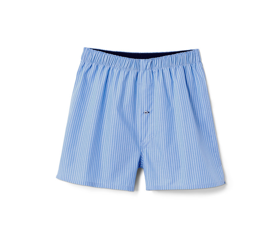 Eine blaue Web-Boxershorts mit weißen Streifen.