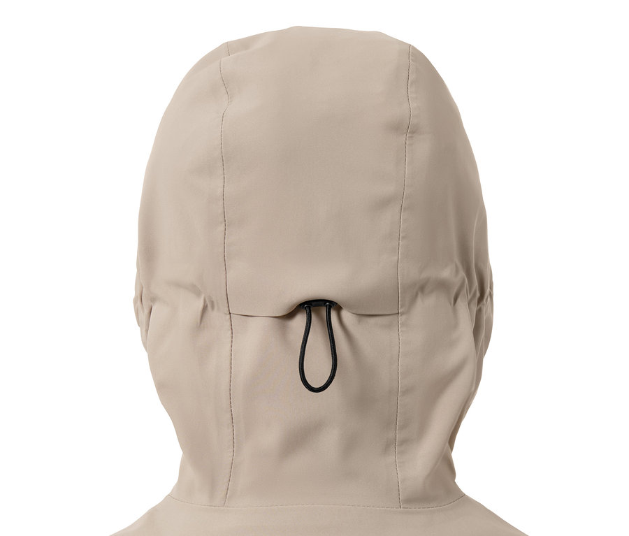 Detailansicht der Kapuze einer taupefarbenen Regen-Laufjacke.