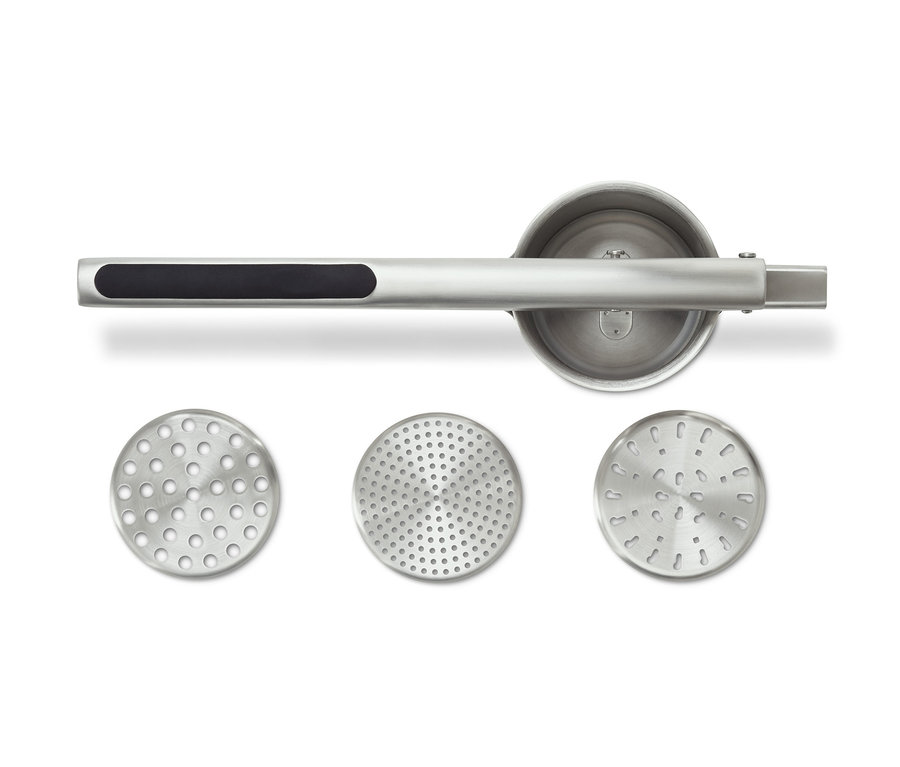 Eine Kartoffel- und Spätzlepresse aus Edelstahl mit drei austauschbaren Scheiben.