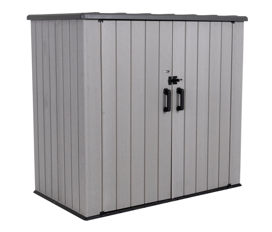 Grauer Kunststoffgeräteschrank mit schwarzen Türgriffen.