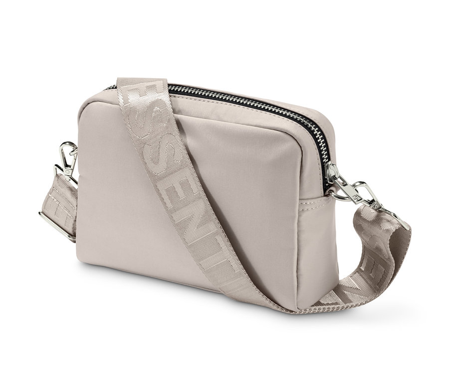 Beige Umhängetasche mit gemustertem Trageriemen.