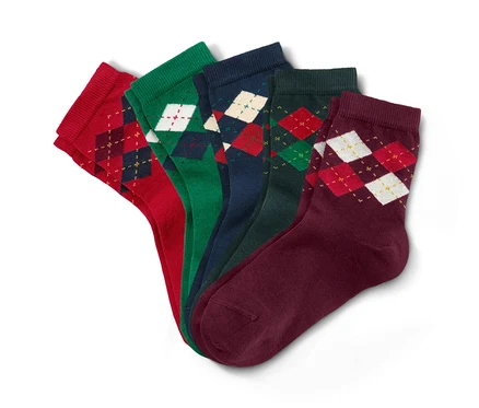 Fünf Paar Kleinkinder-Socken mit Rautenmuster in Rot, Grün, Dunkelblau und Weinrot.