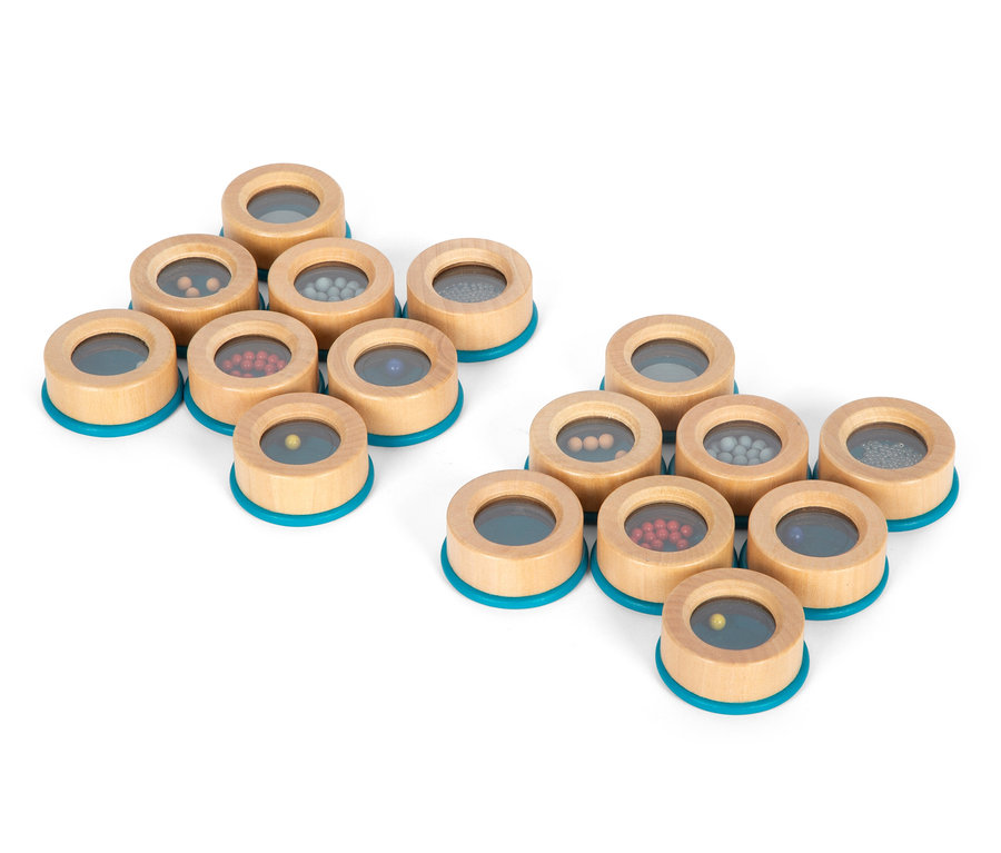 Zwei Sets des small foot Hör- und Fühl-Memo »Sensory« Memo-Spiels auf weißem Hintergrund.