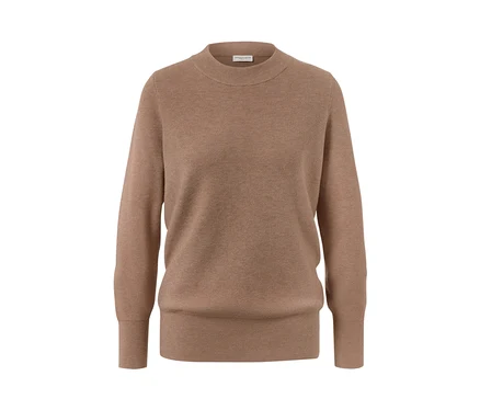 Ein brauner Strickpullover.