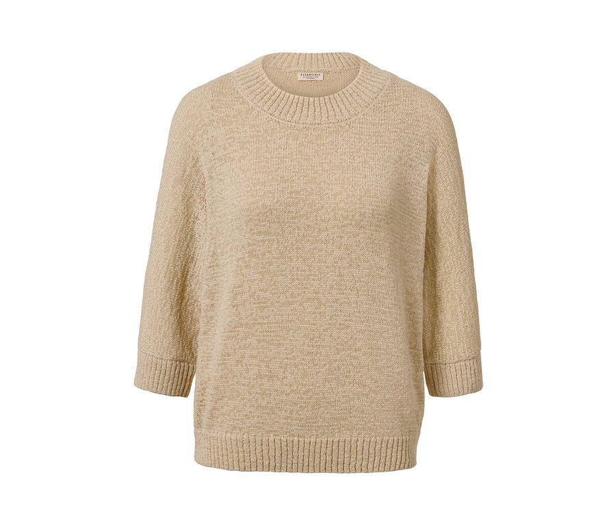 Beiger Sommerstrickpullover aus Bändchengarn mit Dreiviertelärmeln.