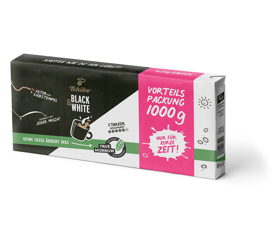 Eine Packung BLACK & WHITE gemahlener Kaffee, 1 kg.