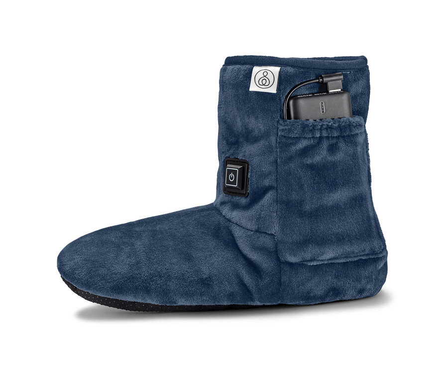 Blaue beheizbare Schuhe mit Powerbank in der Tasche.