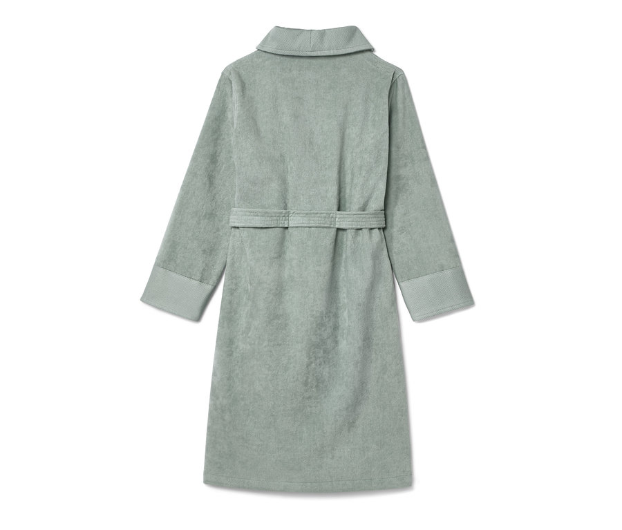 Rückansicht eines Damen-Velours-Bademantels.