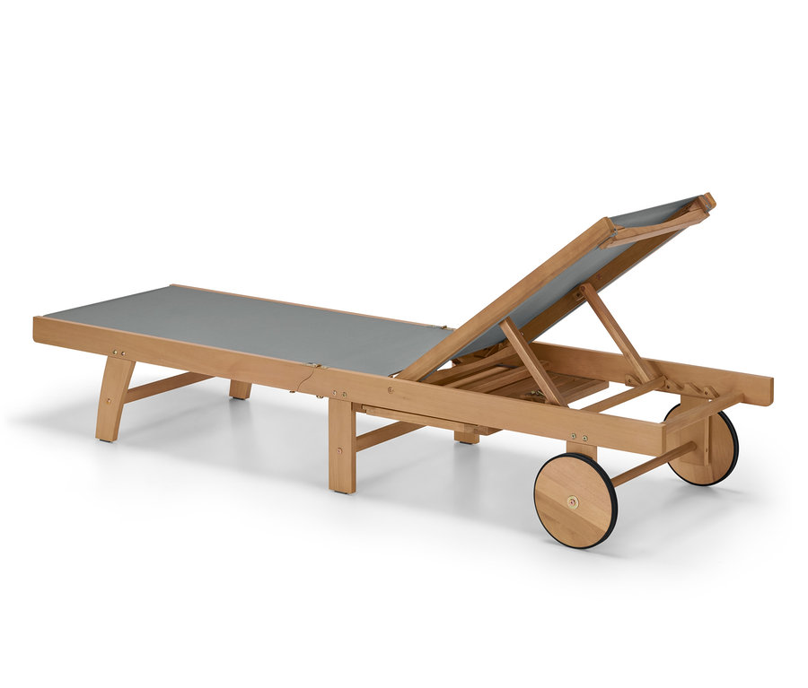 Liege »Lenja« mit ausziehbarem Tabletttisch.