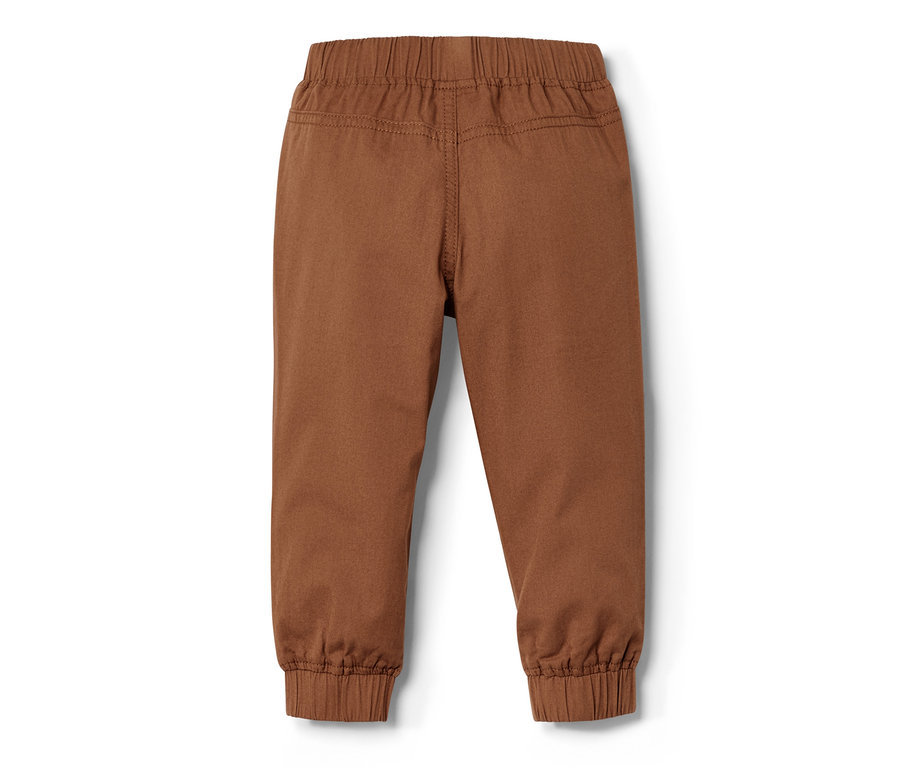 Braune Kinder-Pull-on-Pants – Fit »Ella« auf weißem Hintergrund.