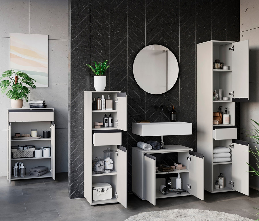 Ein Badezimmer mit Waschbecken, Spiegel und Hochschränken »Lemont« in Steingrau.