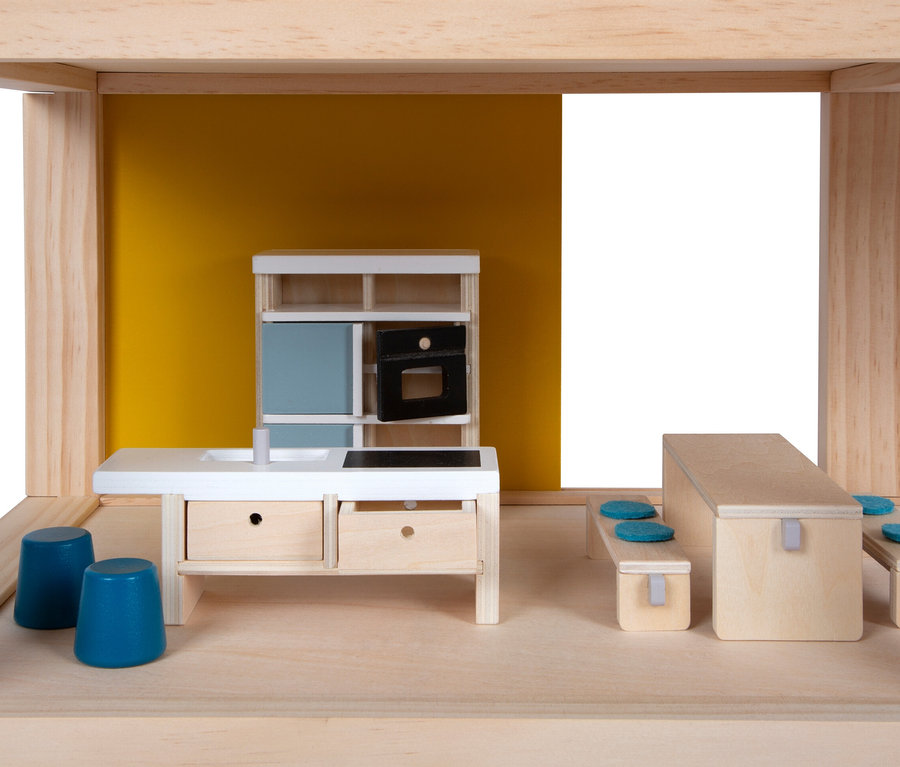 Detailansicht eines Puppenhauses mit Möbeln der Marke small foot.
