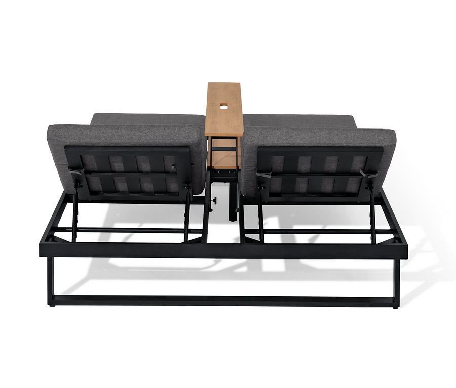 Rückansicht von zwei grauen Daybeds mit hochklappbarem Mitteltablett.