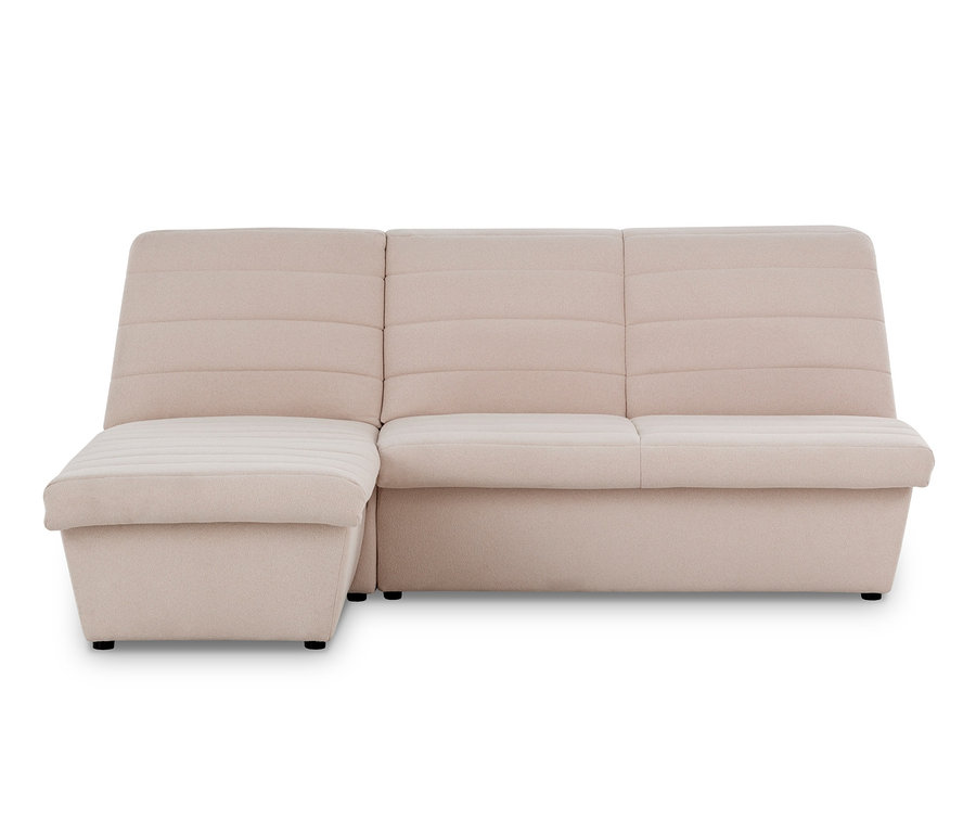 Ein cremefarbenes Ecksofa von Wolfgang Joop in der Frontansicht.