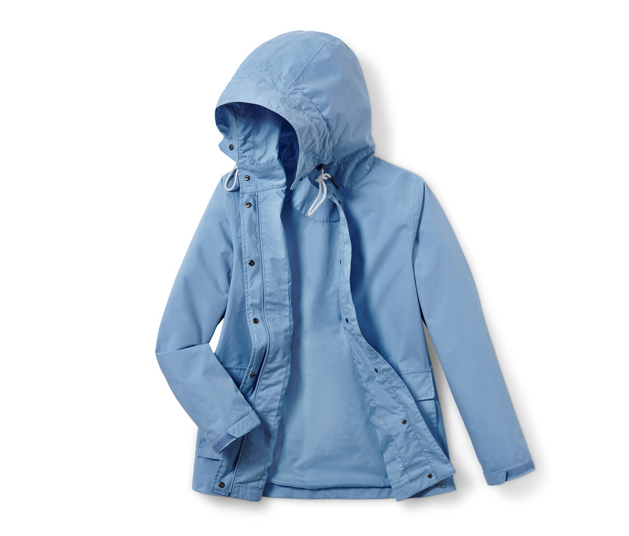 Blaue Allwetterjacke.