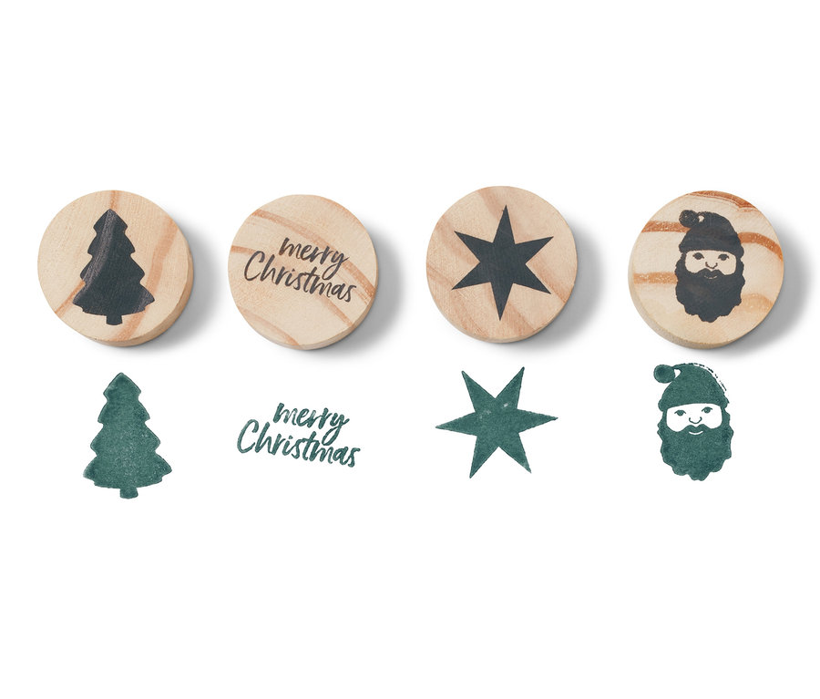 Vier Holzanhänger aus dem Stempel-Set »Holzanhänger« mit Weihnachtsmotiven.