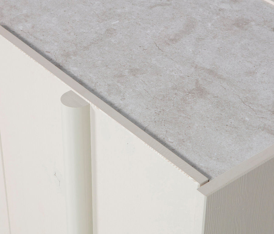 Detailansicht eines Woood Sideboards »Basu« in Kiefer Dust mit grauer Platte.