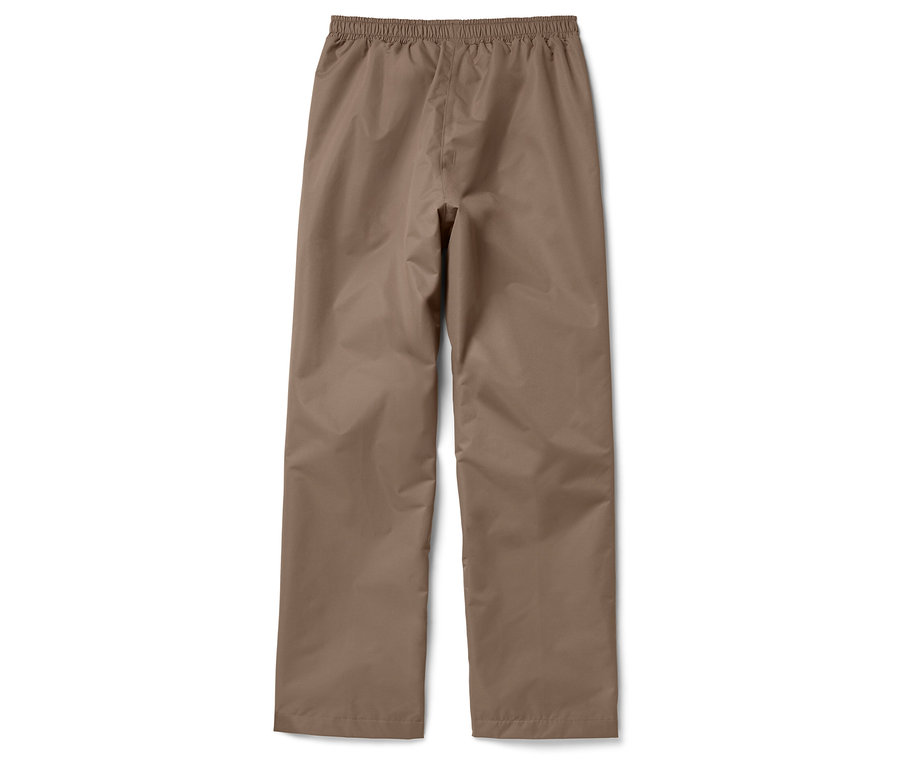 Eine braune Kinder-Regenhose liegt auf einem weißen Hintergrund.