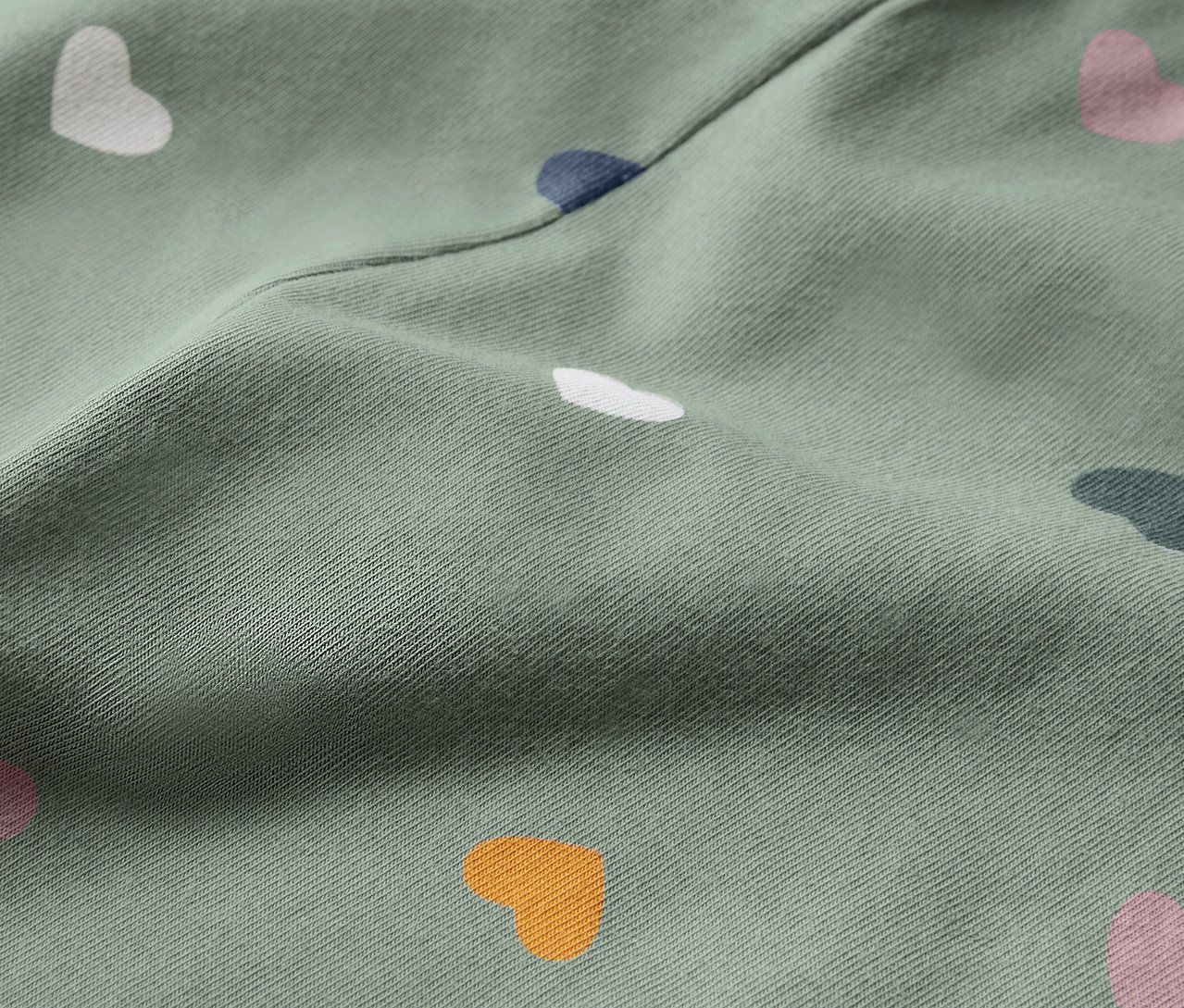 Detailaufnahme von 5 Kinder-Leggings mit Waldtier- und Herzchenmuster.