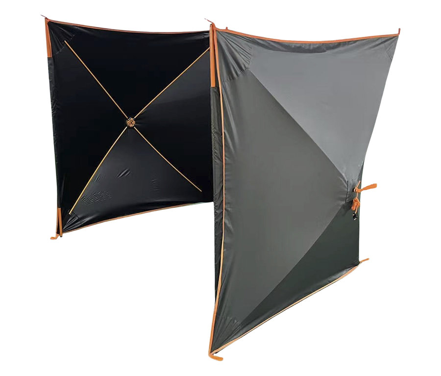 Der Tambu Windschutz »PRAKI« ist schwarz und grau mit orangefarbenen Details.