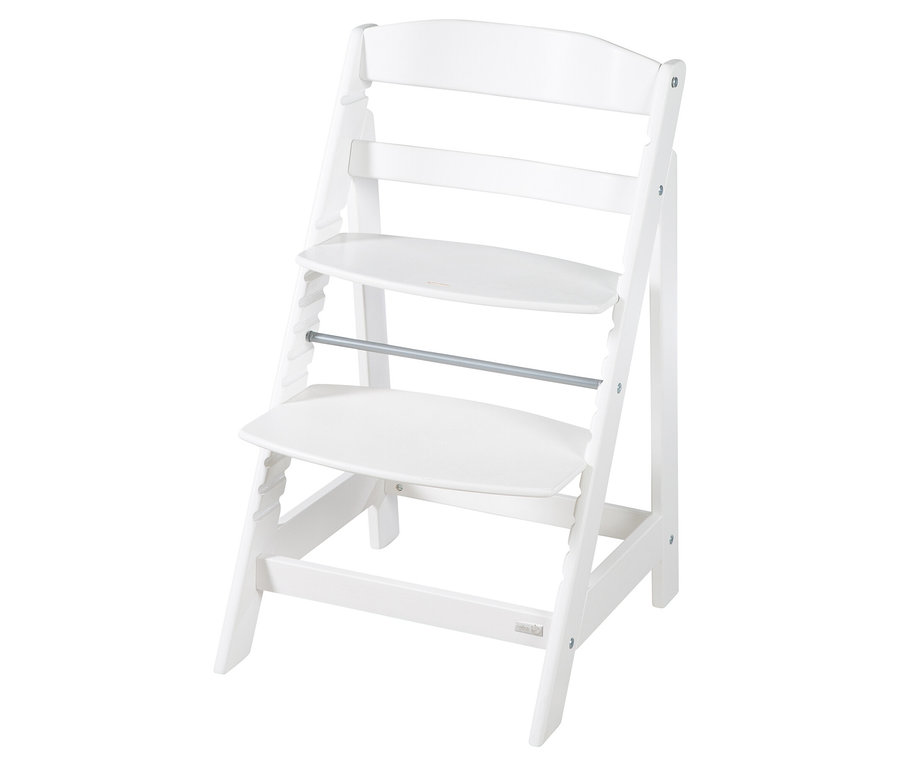 Weißer Kinderhochstuhl mit verstellbarem Sitz und Fußstütze.