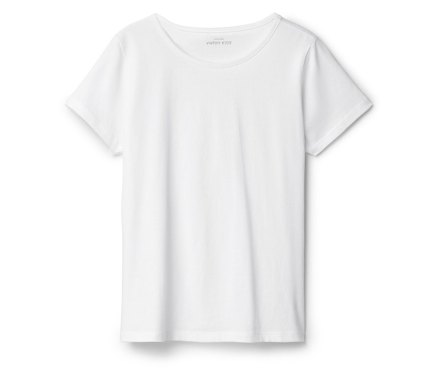 Ein weißes T-Shirt liegt flach auf einem weißen Hintergrund.