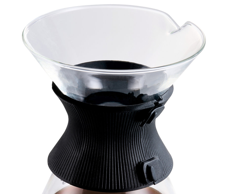 Detail einer BEEM Pour Over, 0,75 l Glaskaraffe mit schwarzer Kunststoffhalterung.