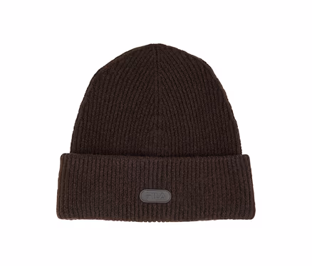 Dunkelbraune gerippte Beanie mit umgeschlagenem Bund und einem schwarzen Fila-Logo-Patch vorne.