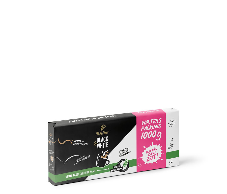 Eine Packung BLACK & WHITE - 1 kg gemahlener Kaffee.