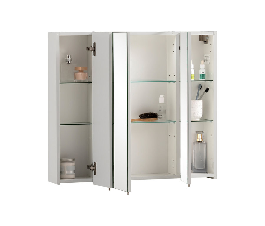 Ein weißer Spiegelschrank »Basic«, 70 cm, mit drei geöffneten Spiegeltüren, die Glasablagen mit Badartikeln wie Parfüm, Bürste und Zahnbürsten zeigen.