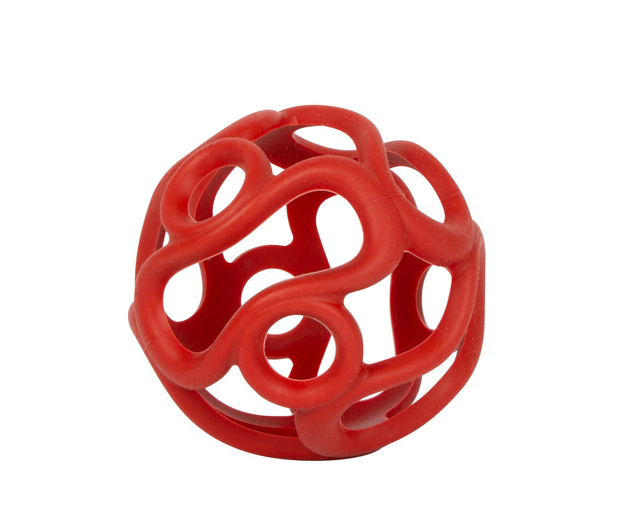 Roter, durchbrochener Ball aus ineinander verschlungenen Schlaufen auf weißem Hintergrund.