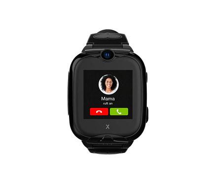 Nahaufnahme der schwarzen Kids Watch Xplora XGO2 mit der Aufschrift "Mama ruft an".