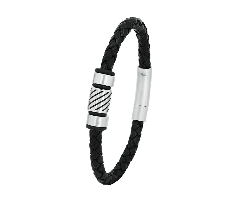 Schwarzes geflochtenes Lederarmband mit silberfarbenen Akzenten.