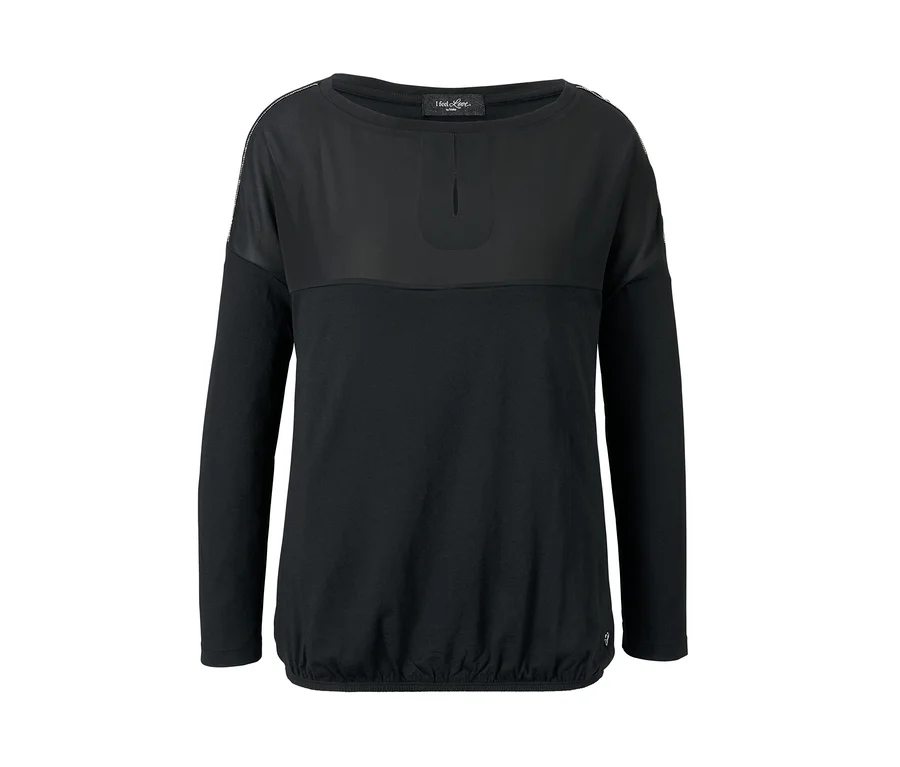Schwarzes Blusenshirt mit Webeinsatz.