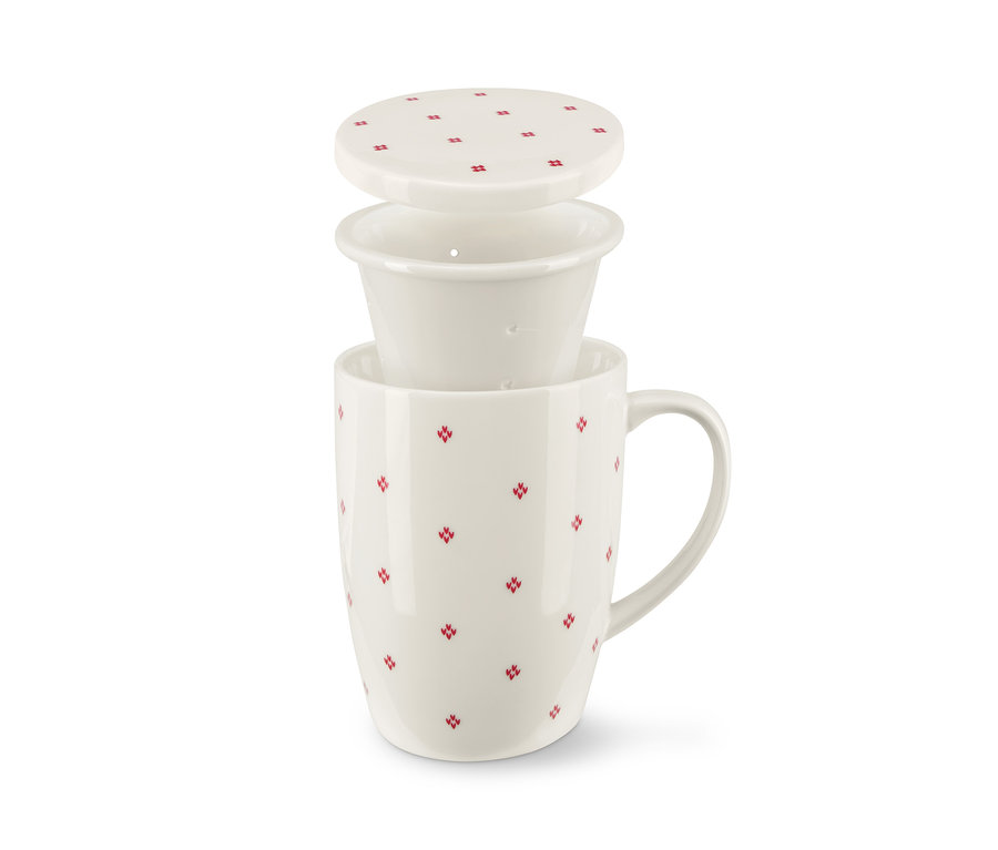 Eine Teetasse mit Sieb und Deckel mit rotem Aufdruck.