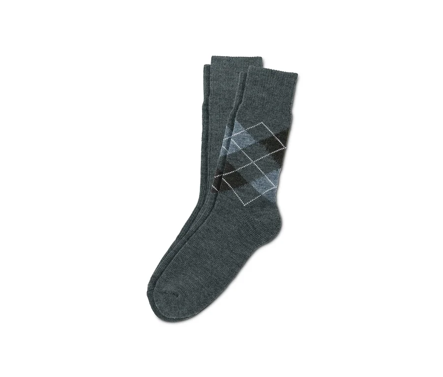 Zwei Paar graue Socken mit Rautenmuster.