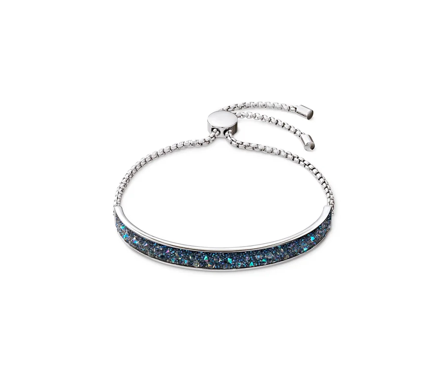 Armband mit funkelnder Kristalleinlage auf weißem Hintergrund.