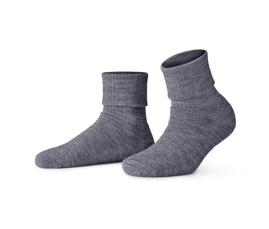 Zwei Paar graue Stoppersocken.