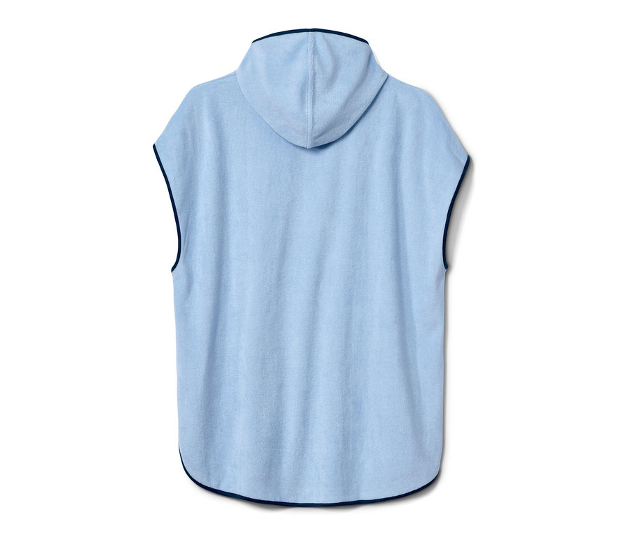 Blauer Frottierponcho aus Bio-Baumwolle mit Kapuze und dunkelblauer Bordüre.