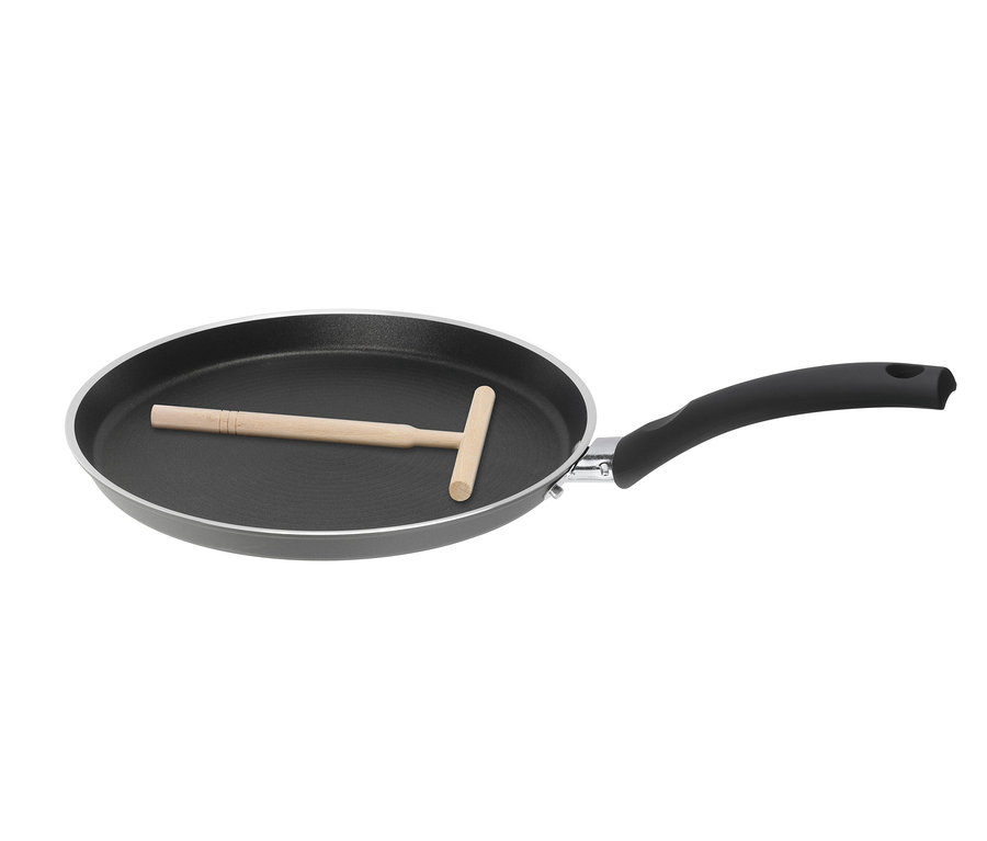 Inneres der BALLARINI Positano Crêpepfanne aus Aluminium mit einem Crêpes-Verteiler aus Holz.