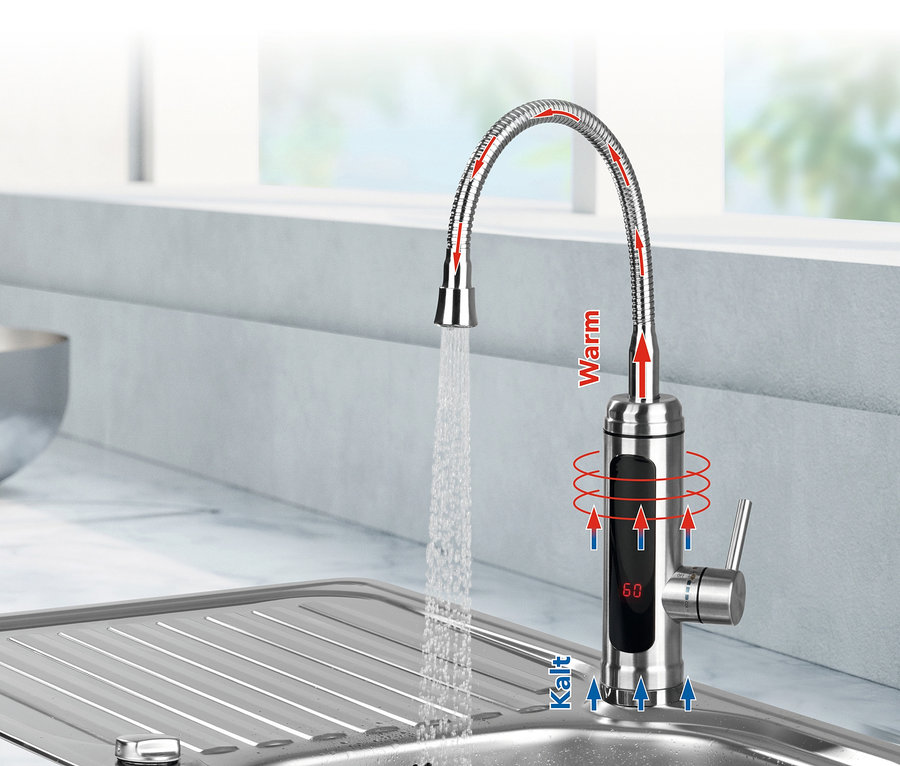 Wasser fließt aus der MAXXMEE elektrischen Edelstahl-Armatur mit integriertem Durchlauferhitzer.